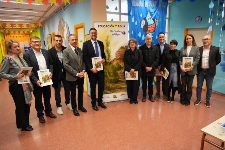 Pastor anima a los centros educativos de Castilla-La Mancha a concienciar sobre la importancia del agua y sus funciones
