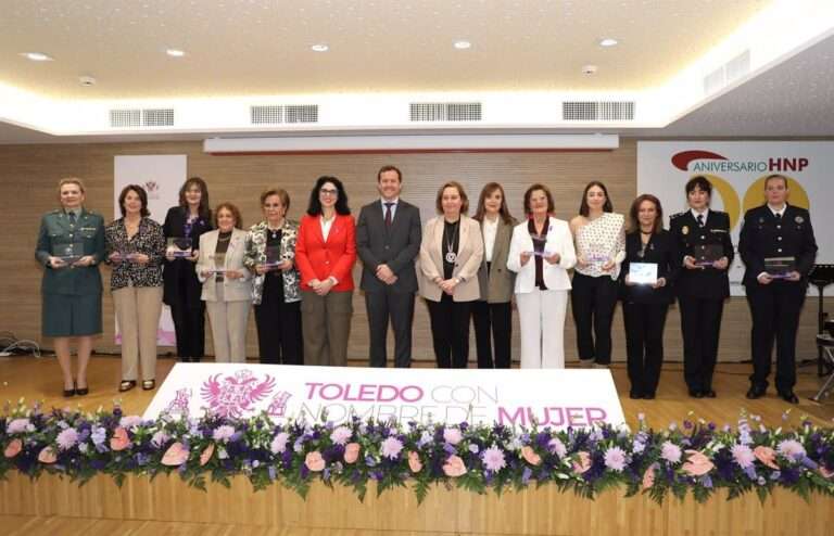 Toledo reconoce a diez mujeres por ser "ejemplo de valentía y por romper barreras"