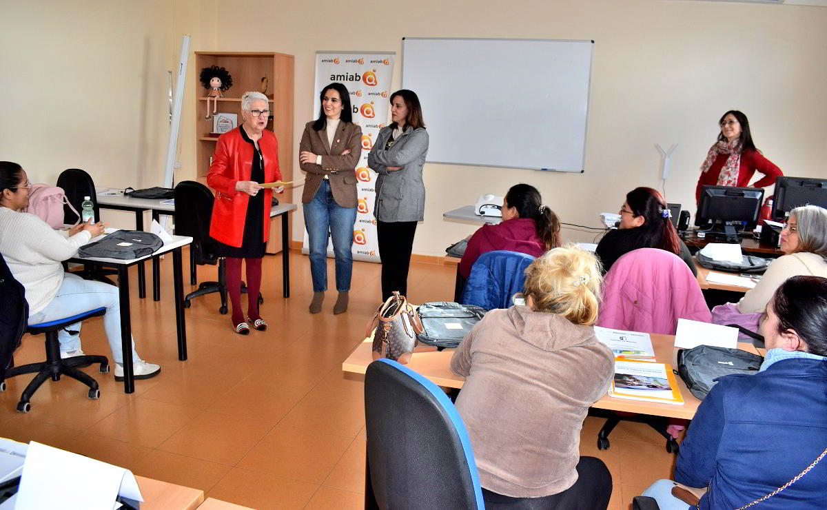 Formación Especializada de Amiab: Impulsando la Inserción Laboral en Limpieza y Logística de Almacenes 2 Formación Especializada de Amiab: Impulsando la Inserción Laboral en Limpieza y Logística de Almacenes 2
