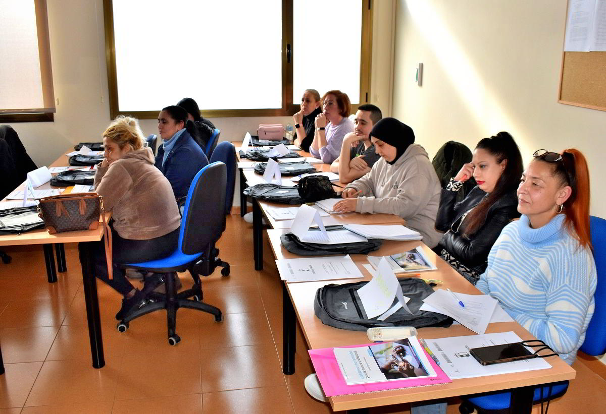 Formación Especializada de Amiab: Impulsando la Inserción Laboral en Limpieza y Logística de Almacenes 1 Formación Especializada de Amiab: Impulsando la Inserción Laboral en Limpieza y Logística de Almacenes 1