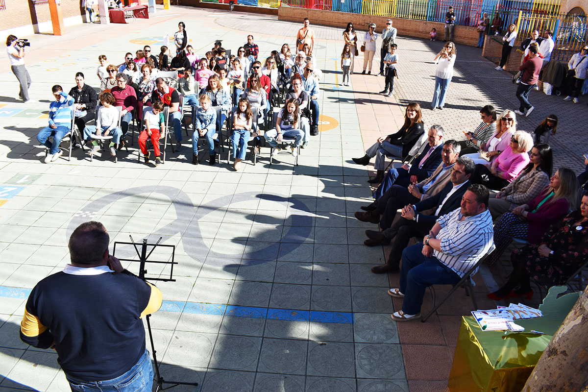 El Alcalde Impulsa la Cultura Lectora en las Familias del Colegio Ramón y Cajal Durante la Celebración del Día del Libro 2 El Alcalde Impulsa la Cultura Lectora en las Familias del Colegio Ramón y Cajal Durante la Celebración del Día del Libro 2