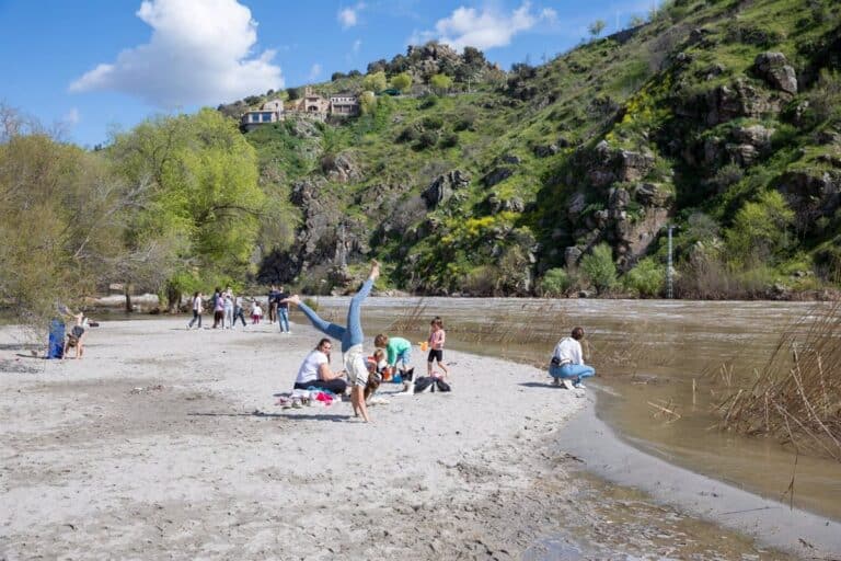 Ayuntamiento Toledo insiste en pedir precaución con el uso de la playa en Tenerías: "No sabemos qué tiene esa arena"