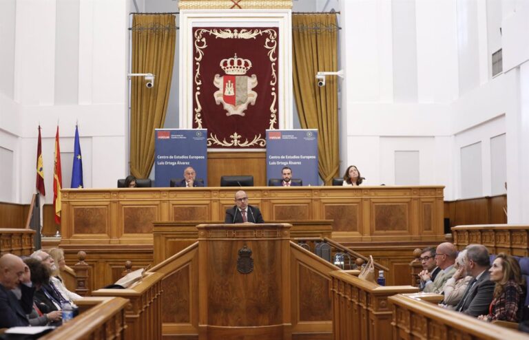 Bellido demanda "construir más Europa en base a los acuerdos para protegernos de las amenazas del orden mundial"