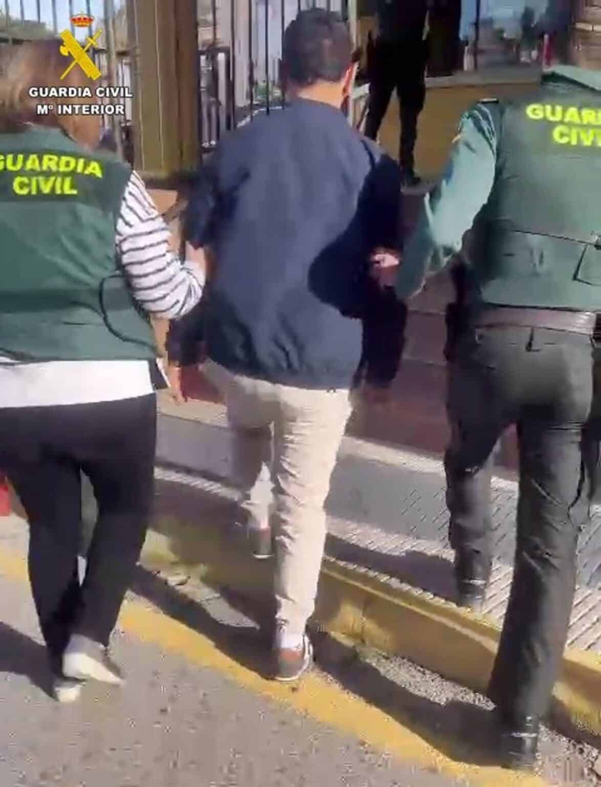 Dos detenidos en Ciudad Real y Murcia por embaucar a una menor para obtener imágenes íntimas en chats online