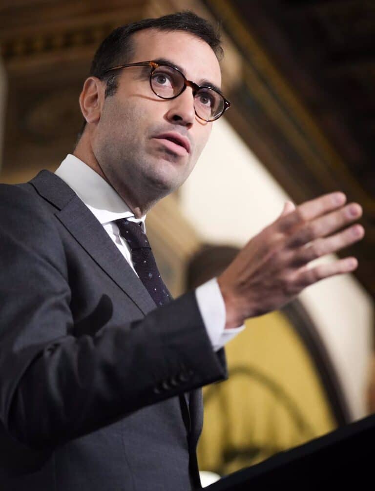 El Gobierno activa los primeros 7.720 millones del plan de respuesta a los aranceles de Trump