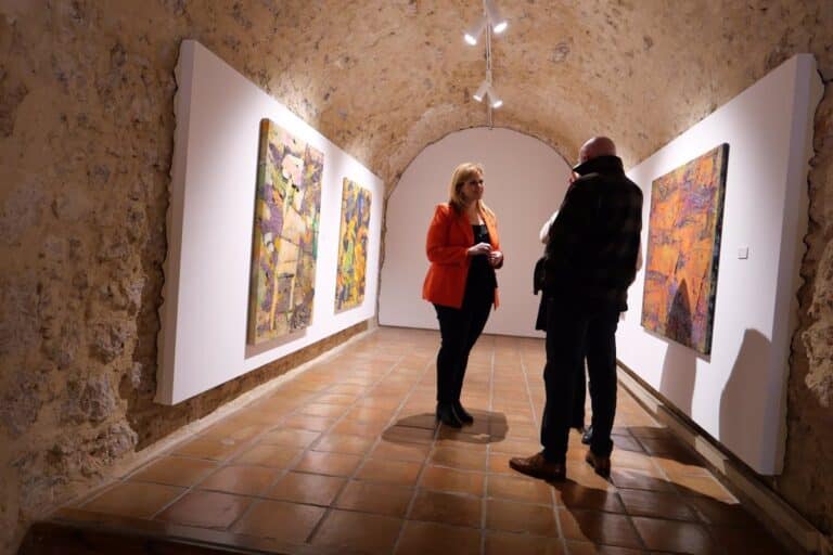El movimiento de abstracción postpictórica llega a Cuenca con una muestra de Walter Darby Bannard y Ed Moses
