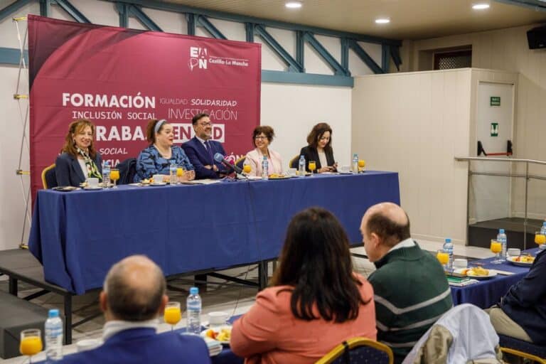 Estratregia de pobreza, escuela rural o ley de FP, temas de interés de la EAPN C-LM en su reunión con Educación