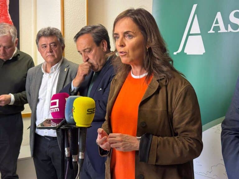 Fúnez exige a Sánchez una bajada de impuestos para los agricultores ante la incertidumbre arancelaria de EEUU