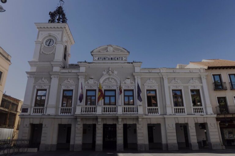 Guarinos y el consejero Pastor abordan temas de interés para Guadalajara en un encuentro en el Ayuntamiento