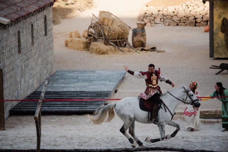Hospitalizado un artista de Puy du Fou tras sufrir una caída desde un caballo de uno de los espectáculos