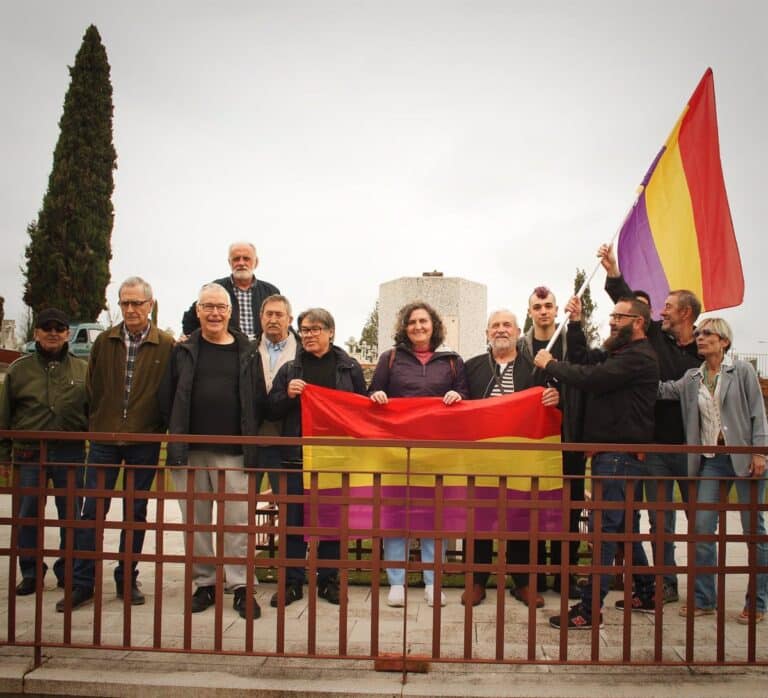 IU y PCE reclaman "una política de paz" y que se aplique la memoria democrática en el cementerio de Toledo
