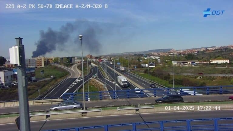 Declarado un incendio en una empresa de reciclaje y gestión de residuos en Marchamalo (Guadalajara)