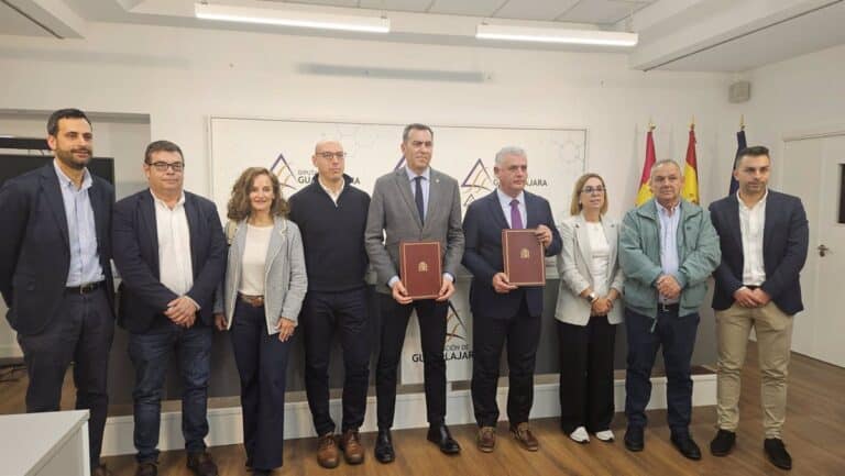 La CHT y la Diputación de Guadalajara firman un convenio para apoyar a los municipios pequeños en la limpieza de cauces