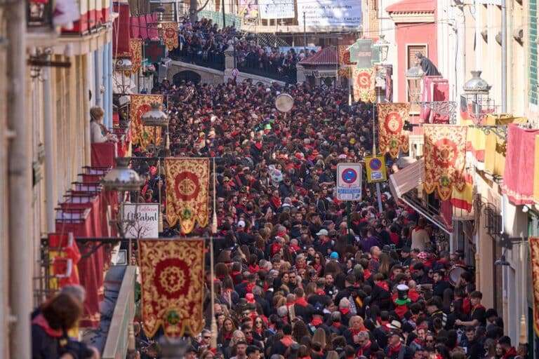 Los tambores vuelven a redoblar en Hellín, que nombrará al doctor Juan Valiente como Tamborilero del Año