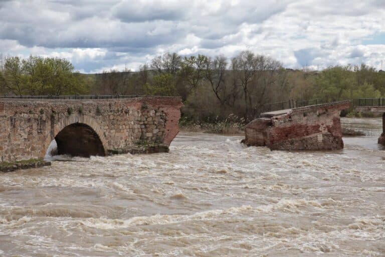 PP y Vox piden en Cortes el compromiso de las instituciones para reconstruir el Puente Viejo de Talavera