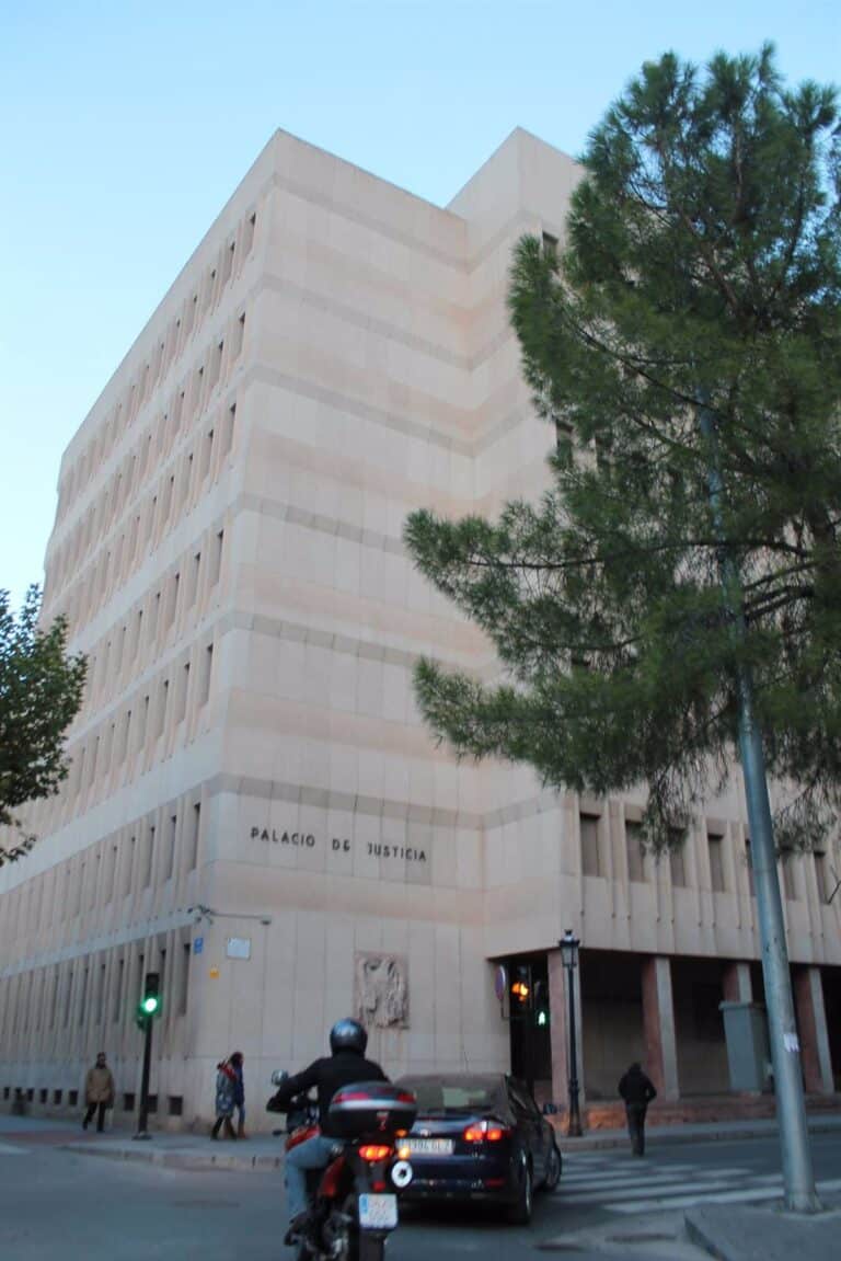 Piden cuatro años de prisión para dos acusados de intentar atracar un banco en Montealegre del Castillo