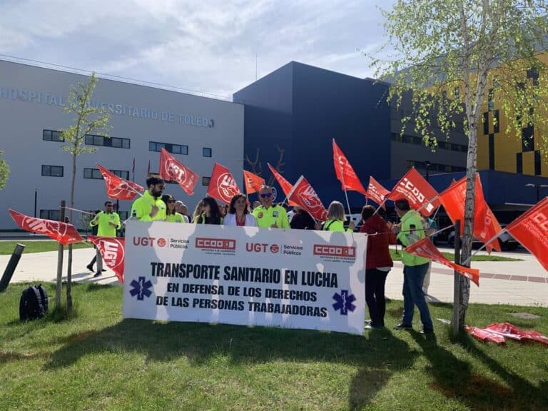 Trabajadores del transporte sanitario de C-LM secundan un paro parcial de 10 horas y se concentran en los hospitales