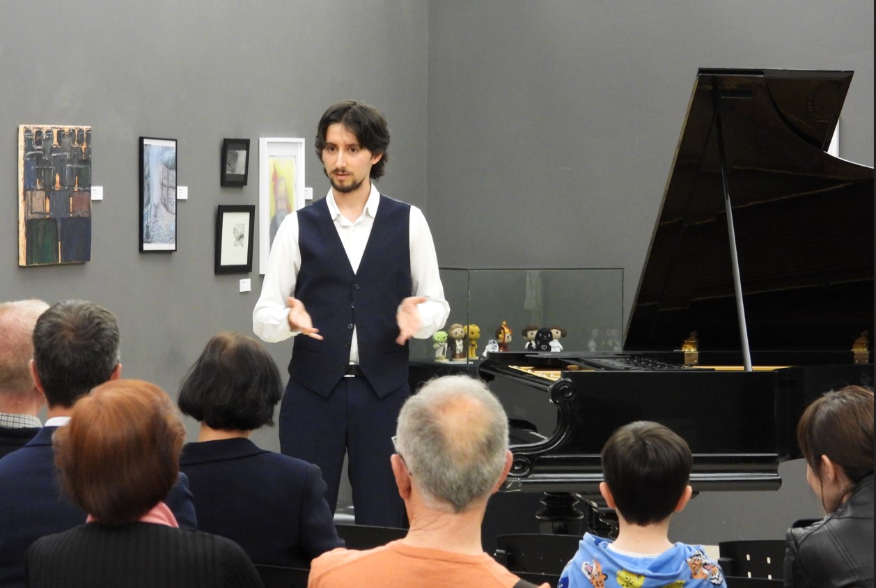 Pascual Encarnación Hechiza al Museo Cristina García Rodero con un Recital de 'Goyescas' Entre Arte y Melodía 2 Pascual Encarnación Hechiza al Museo Cristina García Rodero con un Recital de 'Goyescas' Entre Arte y Melodía 2
