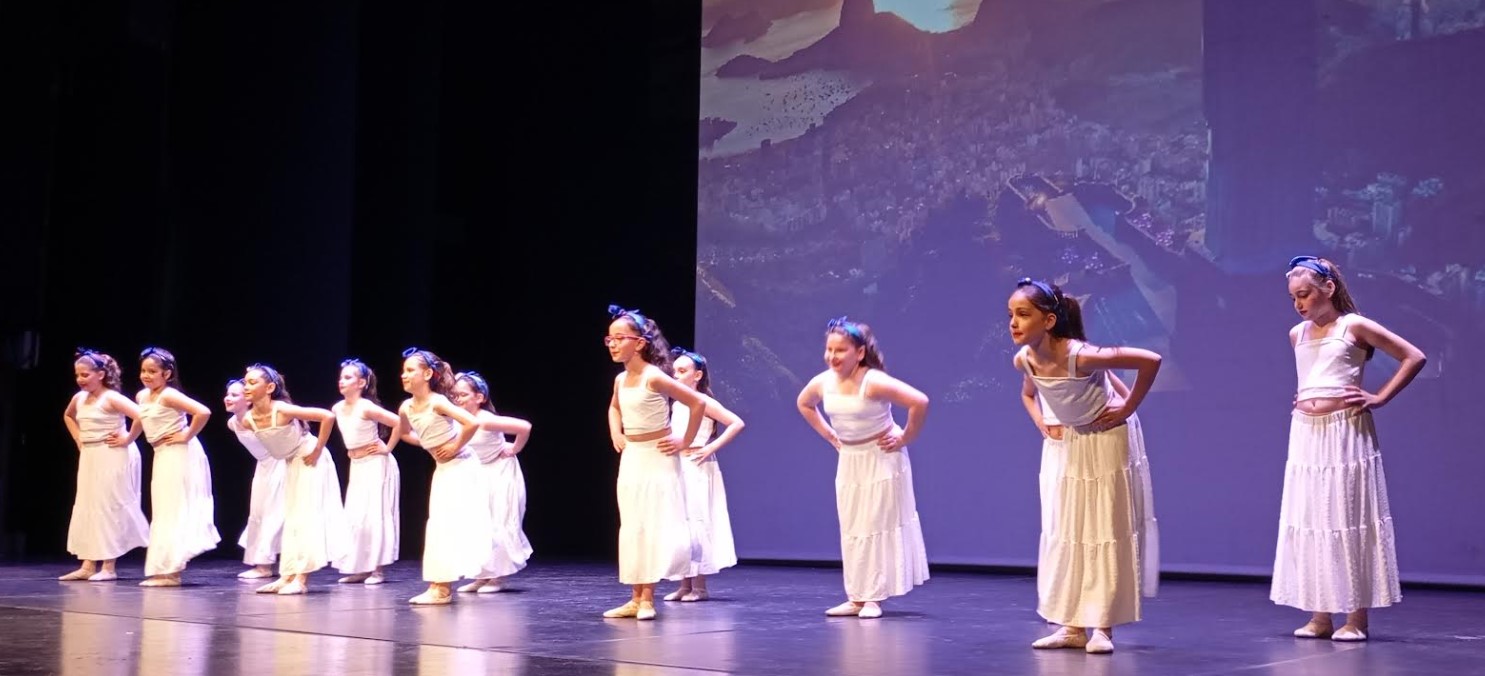 Mil escolares disfrutan de una jornada encantadora en el Auditorio de Puertollano durante una gala del Conservatorio de Danza 3