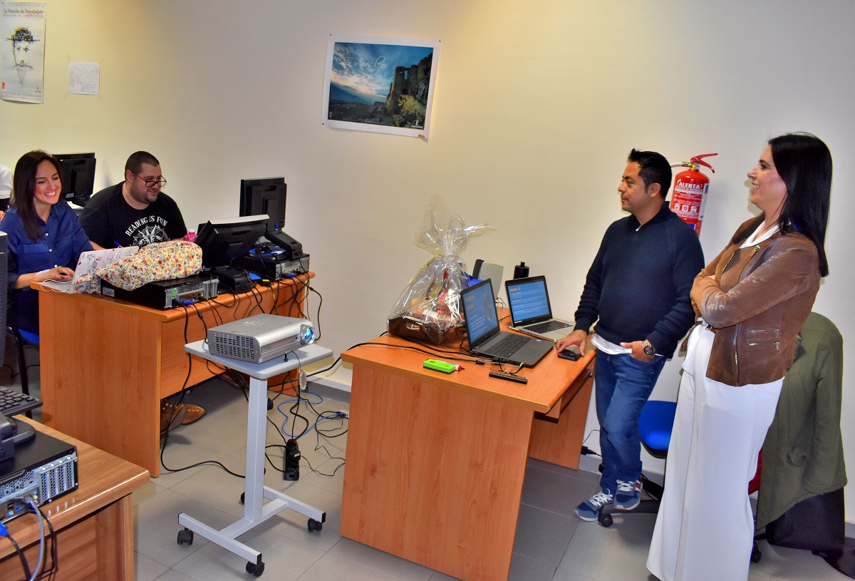 Emprendedores potencian sus negocios tras capacitarse en inteligencia artificial 1
