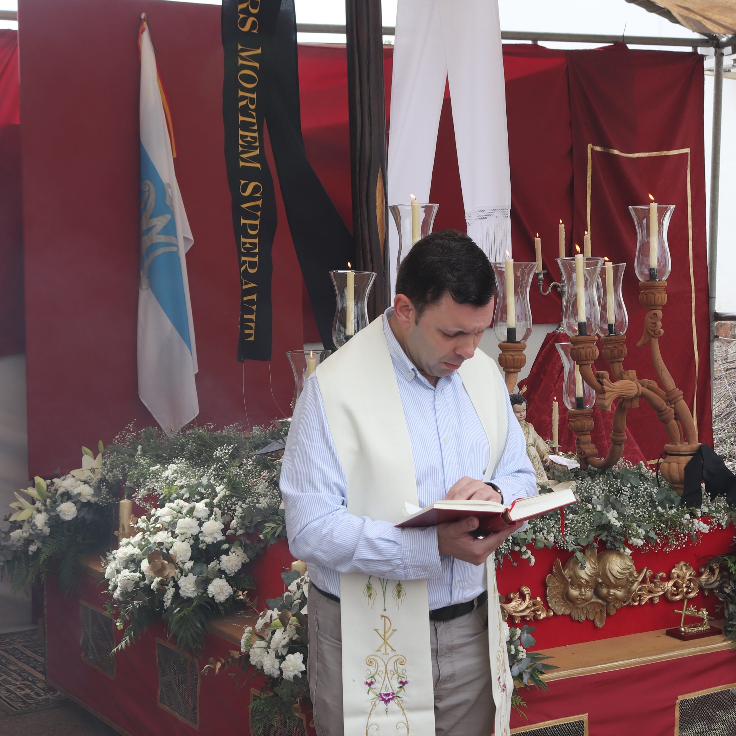 El Poblado se viste de devoción con la majestuosa procesión de la Cruz de Mayo protagonizada por veinte costaleros 4 El Poblado se viste de devoción con la majestuosa procesión de la Cruz de Mayo protagonizada por veinte costaleros 4