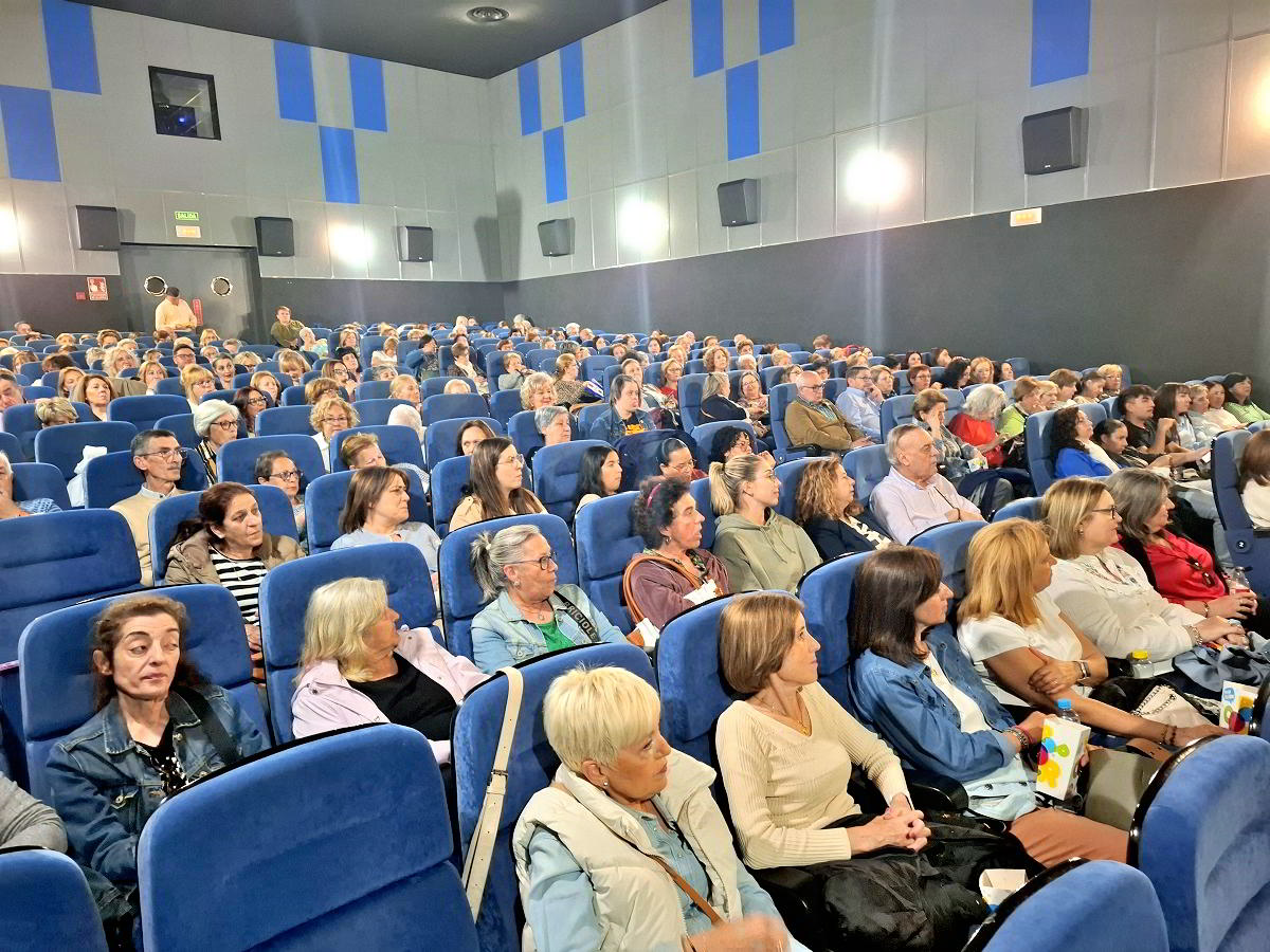Estreno conmovedor de 'La casa en llamas' cautiva al público en el ciclo 'Los lunes violeta' 4 Estreno conmovedor de 'La casa en llamas' cautiva al público en el ciclo 'Los lunes violeta' 4