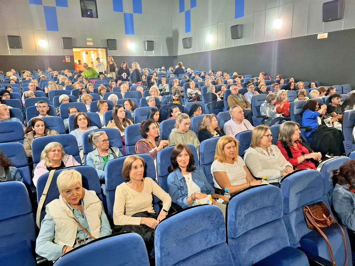 Estreno conmovedor de 'La casa en llamas' cautiva al público en el ciclo 'Los lunes violeta' 1 Estreno conmovedor de 'La casa en llamas' cautiva al público en el ciclo 'Los lunes violeta' 1