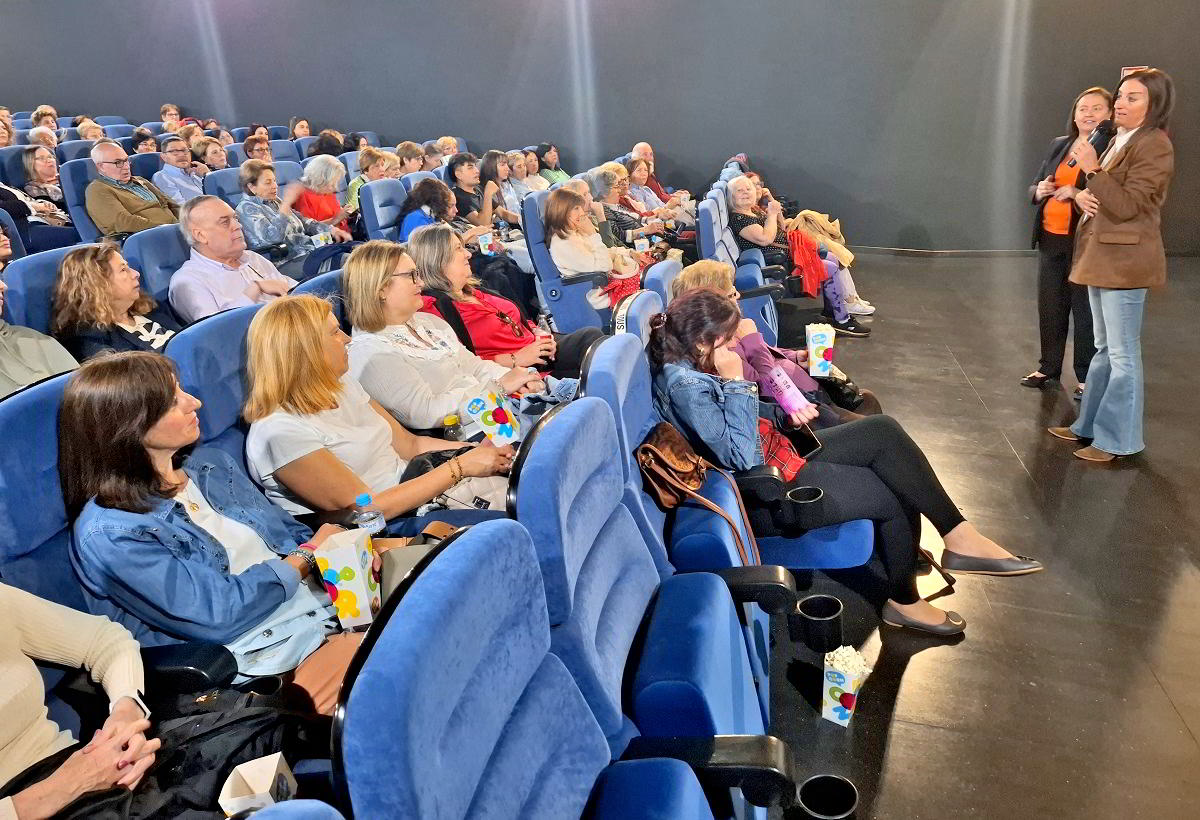 Estreno conmovedor de 'La casa en llamas' cautiva al público en el ciclo 'Los lunes violeta' 2 Estreno conmovedor de 'La casa en llamas' cautiva al público en el ciclo 'Los lunes violeta' 2