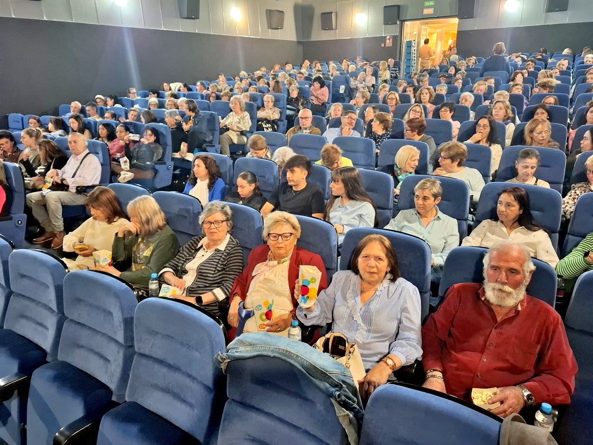 Estreno conmovedor de 'La casa en llamas' cautiva al público en el ciclo 'Los lunes violeta' 3 Estreno conmovedor de 'La casa en llamas' cautiva al público en el ciclo 'Los lunes violeta' 3