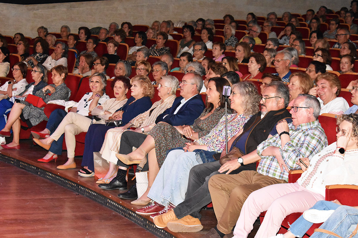 Risas con Causa: El Taller de Teatro de la Asociación de Amas de Casa Organiza una Función Benéfica 1 Risas con Causa: El Taller de Teatro de la Asociación de Amas de Casa Organiza una Función Benéfica 1