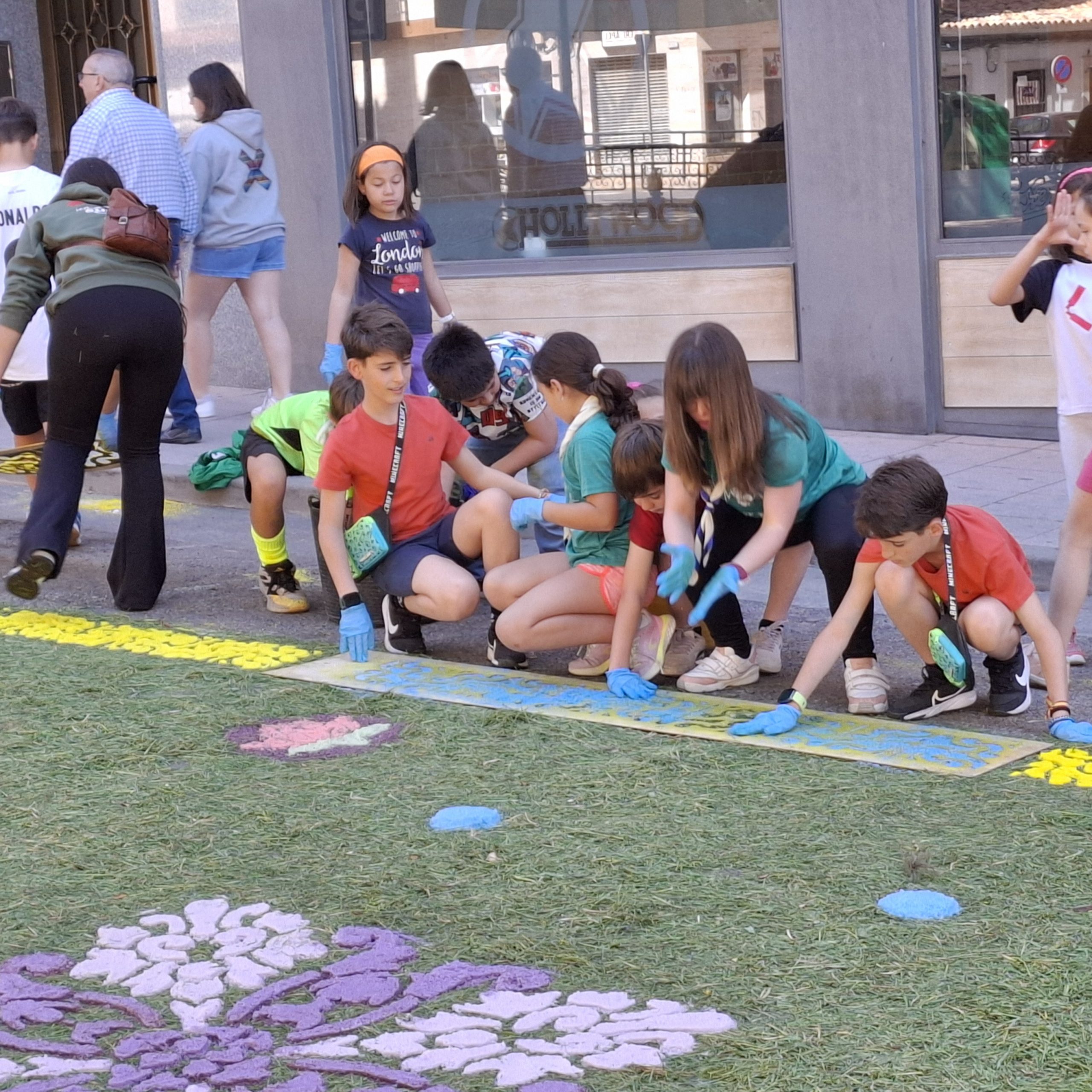 Cincuentenario del Scouts Bosco: Tributo a María Auxiliadora con el Tradicional Manto Floral 4