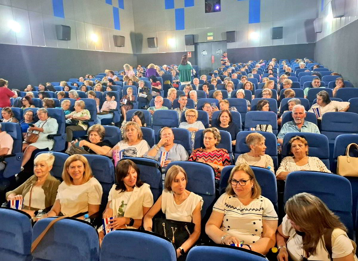 Éxito Continuo: 'La Infiltrada' Atrae Multitudes en la Última Función de los Lunes Violeta 1 Éxito Continuo: 'La Infiltrada' Atrae Multitudes en la Última Función de los Lunes Violeta 1