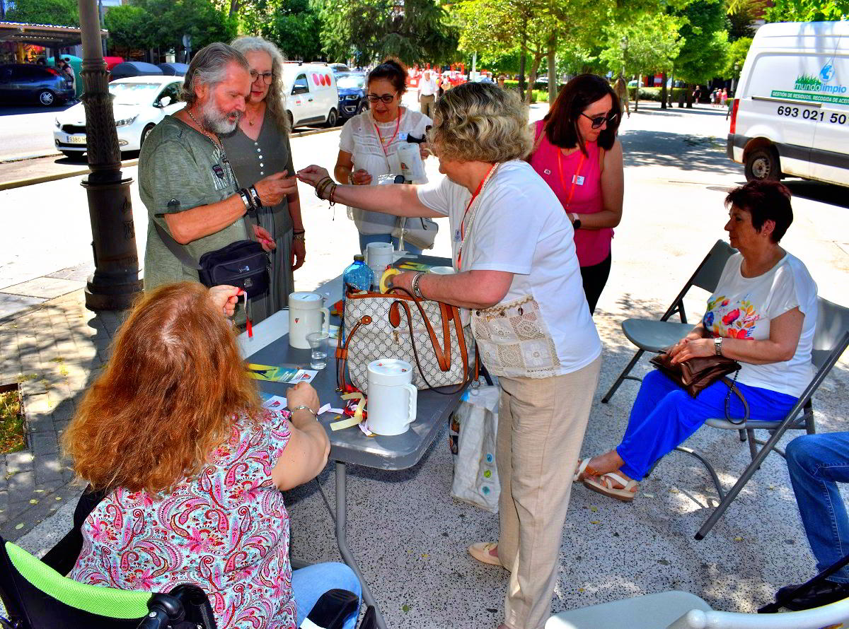 Reconocimiento del Alcalde a la Asociación de Esclerosis Múltiple por su Contribución al Bienestar de los Pacientes en Puertollano 2 Reconocimiento del Alcalde a la Asociación de Esclerosis Múltiple por su Contribución al Bienestar de los Pacientes en Puertollano 2