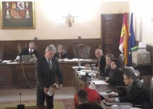 Acusado del crimen machista de Tarancón reconoce el cuchillo con el que asestó 34 puñaladas y degolló a su mujer