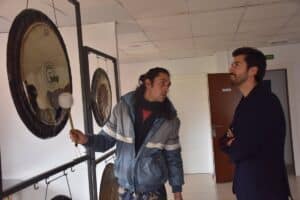 Adrián Plaza trabaja desde Cuenca para convertirse en el mejor artesano de España en la fabricación de gongs