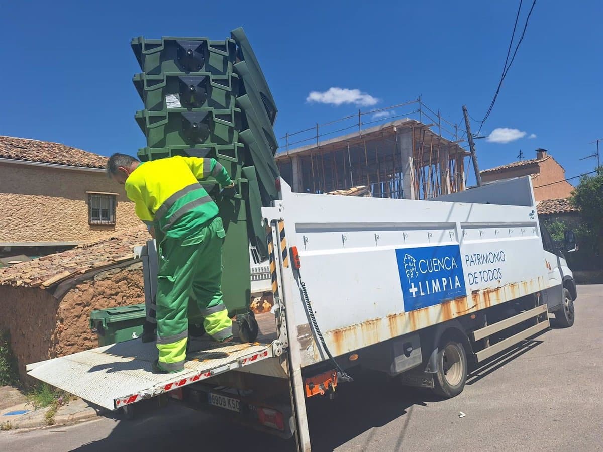Arranca la renovación de 75 contenedores de recogida de residuos de las ocho pedanías conquenses