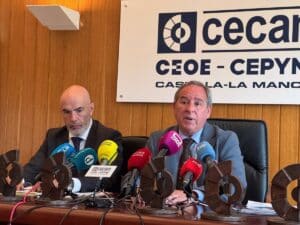 Cecam vuelve a cargar contra la reducción de la jornada: "Nos oponemos a que se haga de manera generalizada"