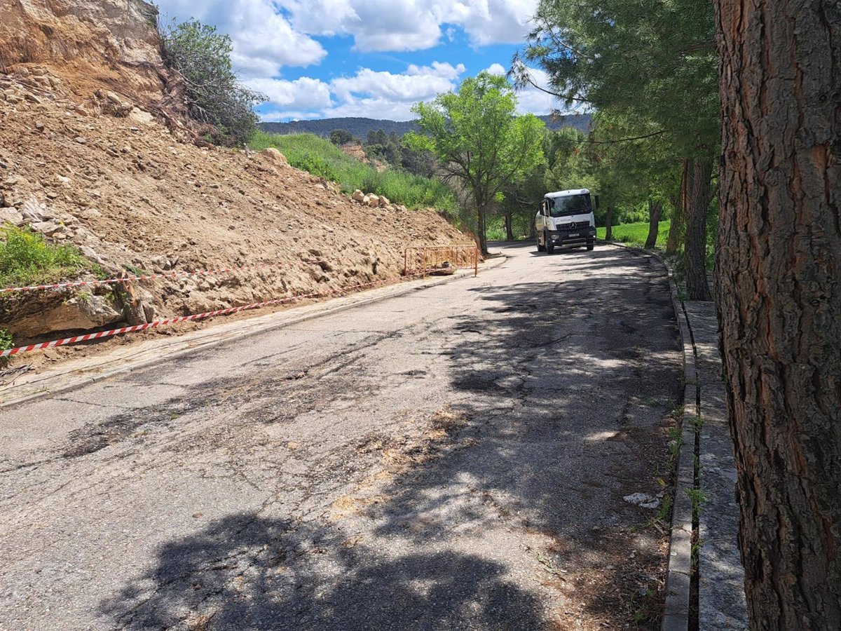 Despejado el acceso de Auñón (Guadalajara) afectado por un desprendimiento de tierras