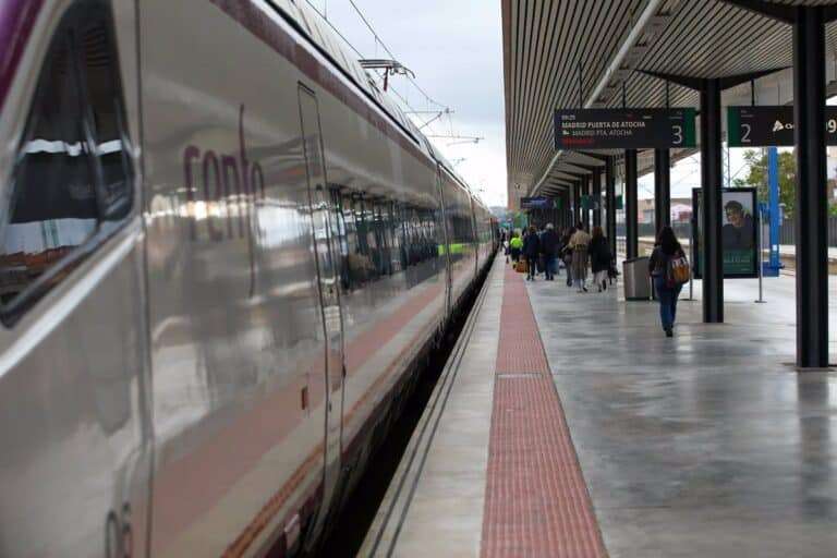 Ayuntamiento de Toledo pide explicaciones al Ministerio de Transportes tras el parón de trenes por el robo de cable