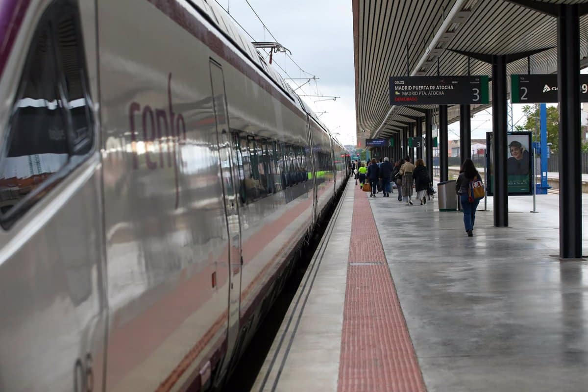 Ayuntamiento de Toledo pide explicaciones al Ministerio de Transportes tras el parón de trenes por el robo de cable