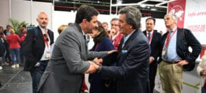 El Presidente de la Diputación Destaca el Potencial Comercial del Vino Español en FENAVIN Desde el Centro de Negocio