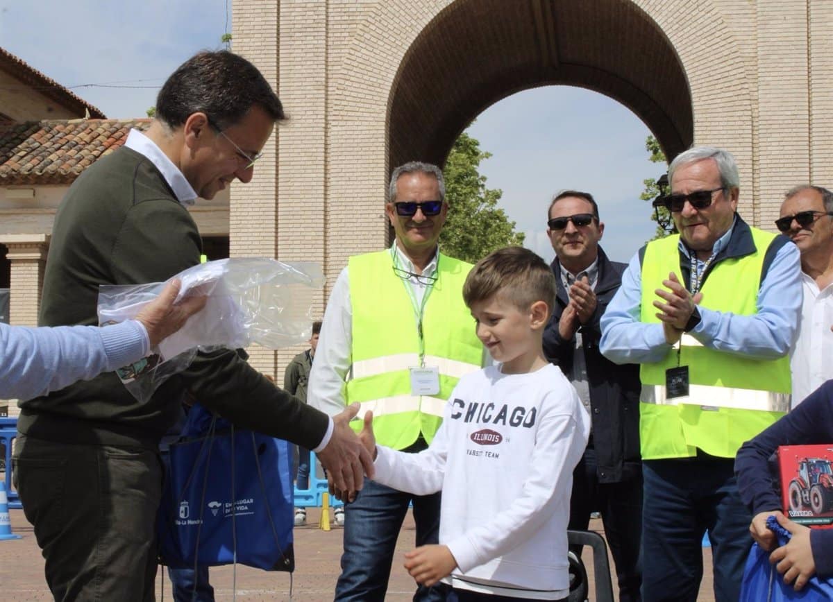 Alcalde de Albacete apuesta "sembrar la semilla del sector agroalimentario entre los más pequeños" en Expovicaman