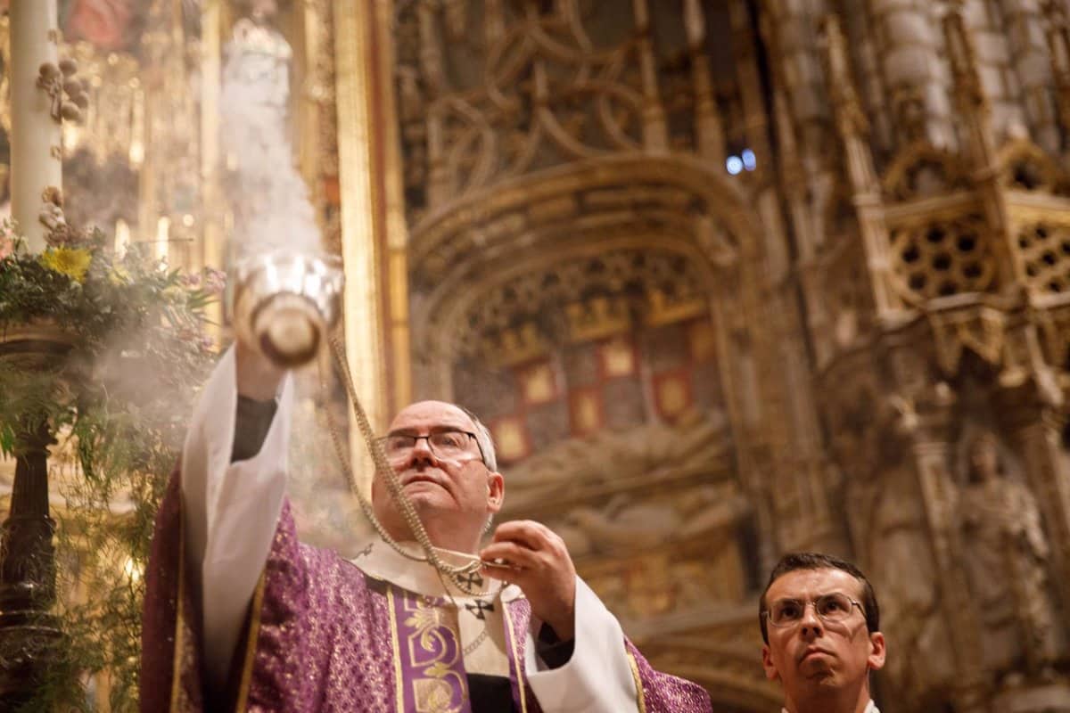El arzobispo de Toledo recuerda al Papa Francisco como "un papa que te miraba a los ojos"