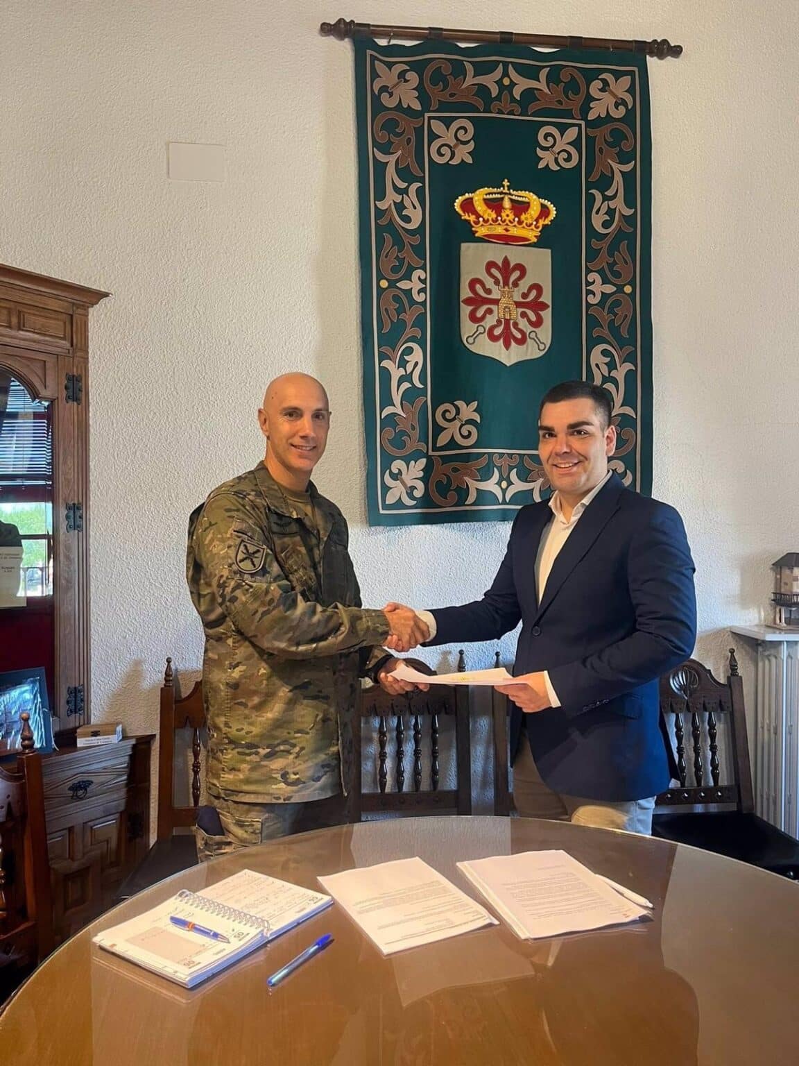 El helicóptero militar BO-105 lucirá en Almagro (Ciudad Real) tras un acuerdo con el BHELA I
