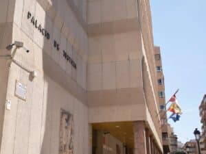 Fiscalía pide seis años de cárcel para un acusado con antecedentes por falsificación por vender droga en Albacete