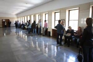 La Fiscalía pide ocho años de cárcel para un acusado de robar 1.200 euros a punta de pistola en Albacete