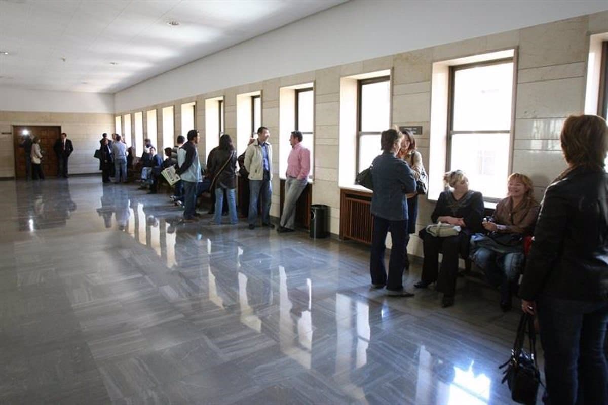 La Fiscalía pide ocho años de cárcel para un acusado de robar 1.200 euros a punta de pistola en Albacete