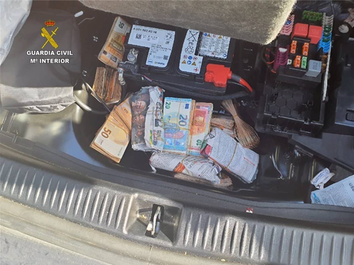 Guardia Civil interviene en un control ciento treinta y tres mil novecientos euros en Villarta de San Juan