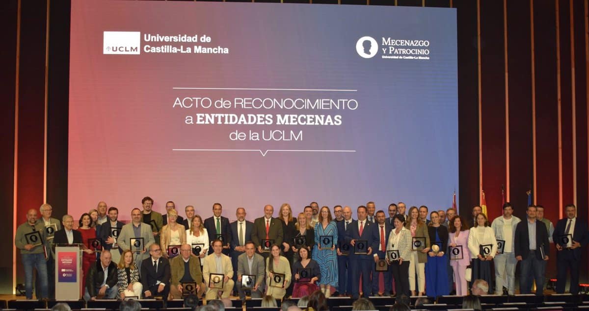 La UCLM reconoce a medio centenar de entidades mecenas de la institución académica