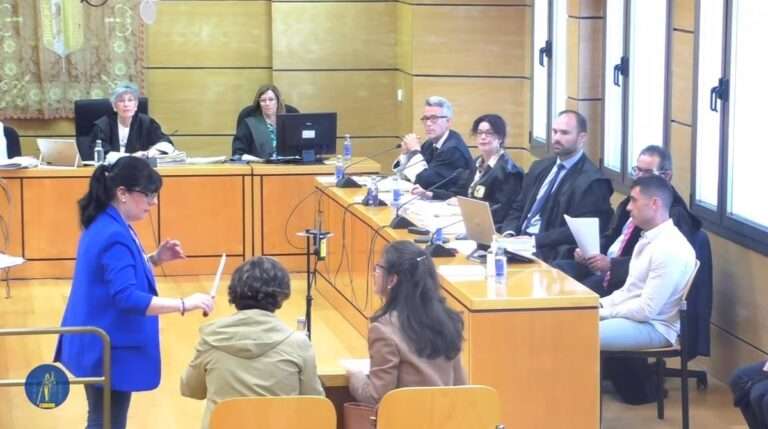 La noche del crimen de Piedrabuena revela 17 llamadas y una treintena de mensajes del acusado a la víctima